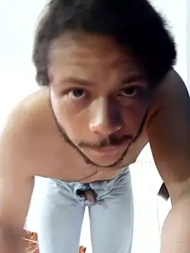 Snapshot of sliyis chatting on April 5, 9:23 pm sliyis online show from April 5, 9:23 pm