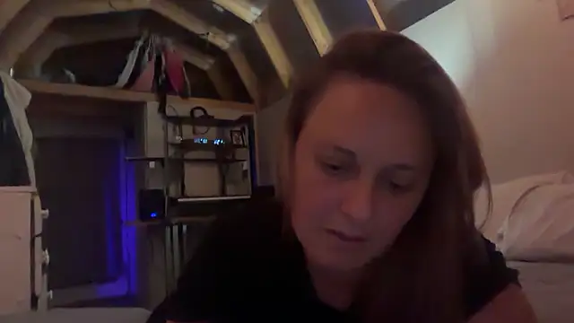 Snapshot of Threat24 chatting on April 6, 2:09 am Threat24 online show from April 6, 2:09 am