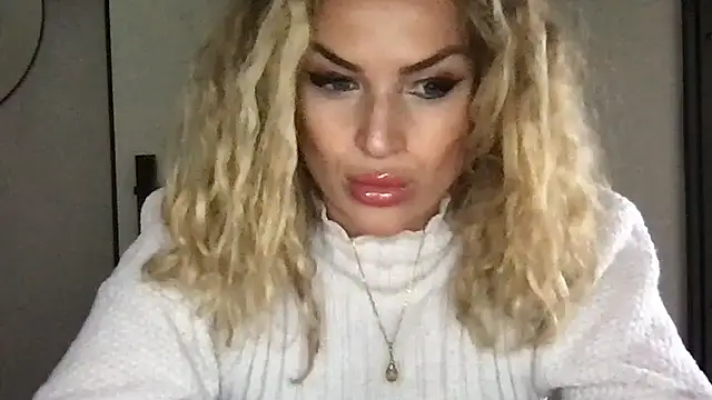 BlondSeduction online show from May 19, 8:53 am