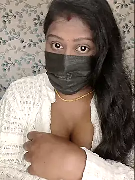 Snapshot of Romantic_Woman chatting on April 19, 5:23 pm Romantic Woman online show from April 19, 5:23 pm