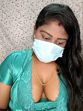 Snapshot of Romantic_Woman chatting on April 26, 6:16 pm Romantic Woman online show from April 26, 6:16 pm