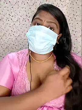 Snapshot of Romantic_Woman chatting on May 2, 6:35 pm Romantic Woman online show from May 2, 6:35 pm