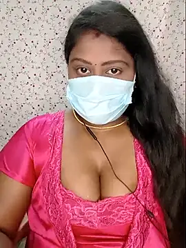 Snapshot of Romantic_Woman chatting on May 4, 6:48 pm Romantic Woman online show from May 4, 6:48 pm