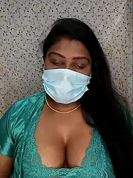 Snapshot of Romantic_Woman chatting on May 5, 7:00 pm Romantic Woman online show from May 5, 7:00 pm