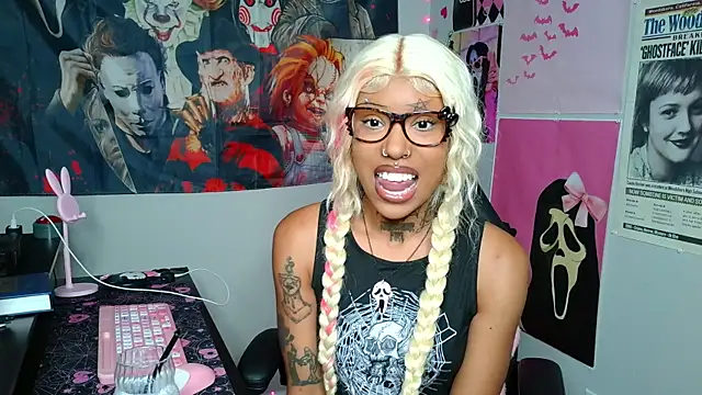 spookiebaddie online show from May 7, 2:06 am