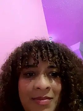 naluisinha online show from April 10, 1:44 am