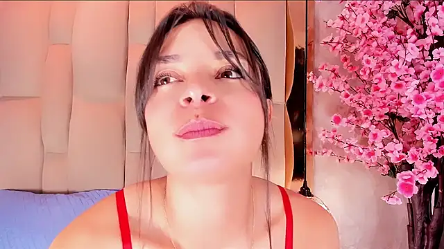 Lady 01 online show from April 9, 2:11 pm