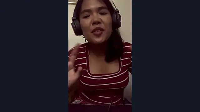 Snapshot of JewellKautzer chatting on April 6, 5:41 am JewellKautzer online show from April 6, 5:41 am