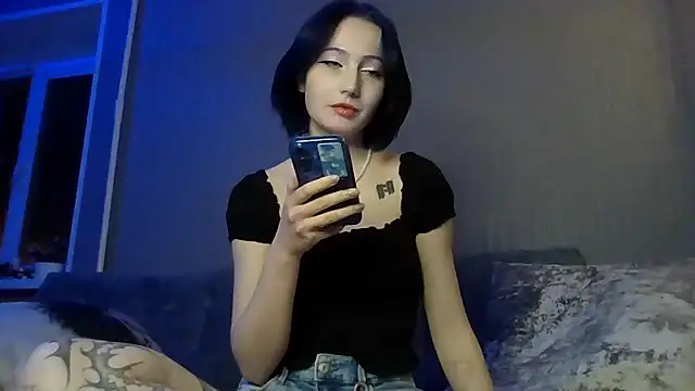 Snapshot of Alechka chatting on April 5, 4:48 pm Alechka online show from April 5, 4:48 pm