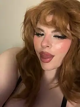 Snapshot of Livvybee chatting on April 4, 8:45 am Livvybee online show from April 4, 8:45 am