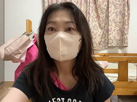 Snapshot of lemonade_madame chatting on July 9, 10:41 am lemonade madame online show from July 9, 10:41 am
