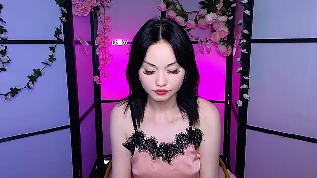 LilySparkls online show from June 3, 1:36 pm