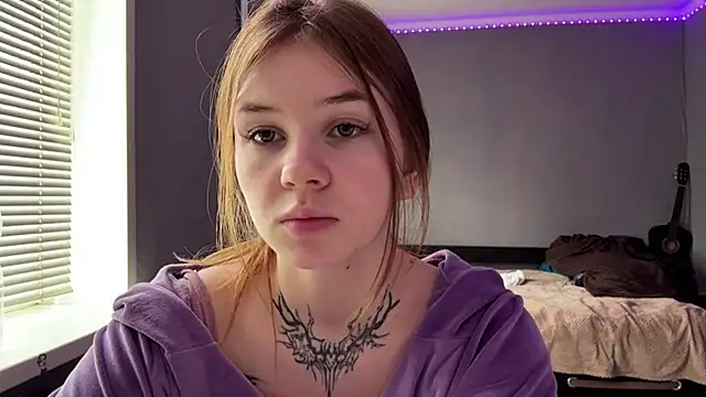 Snapshot of KellyRose chatting on April 5, 8:11 am KellyRose online show from April 5, 8:11 am