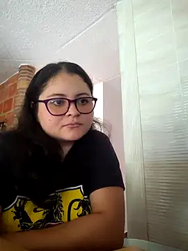 Snapshot of Dark_Cherry20 chatting on April 4, 8:50 pm Dark Cherry20 online show from April 4, 8:50 pm