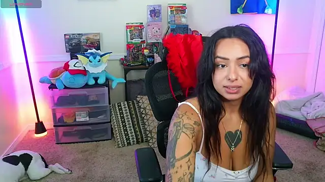 Snapshot of Controllercutie chatting on June 8, 5:35 pm Controllercutie online show from June 8, 5:35 pm