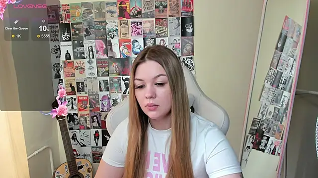AmeliePeach online show from May 2, 1:54 am