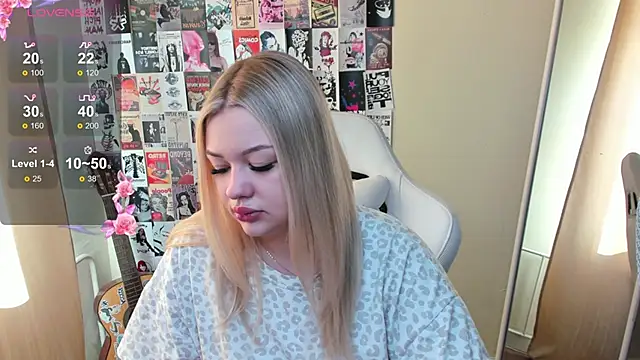 Snapshot of AmeliePeach chatting on May 28, 1:36 am AmeliePeach online show from May 28, 1:36 am