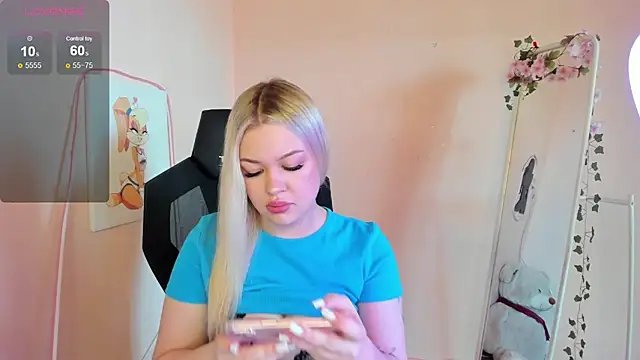 Snapshot of AmeliePeach chatting on June 1, 2:57 am AmeliePeach online show from June 1, 2:57 am