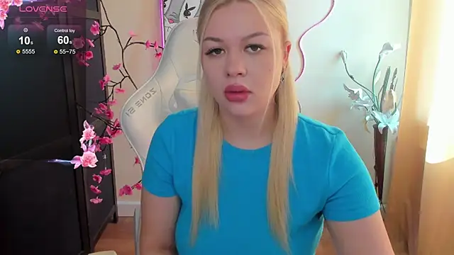 Snapshot of AmeliePeach chatting on June 16, 1:52 am AmeliePeach online show from June 16, 1:52 am