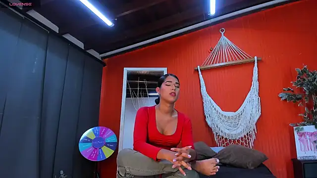 liahspencer online show from May 18, 4:13 pm
