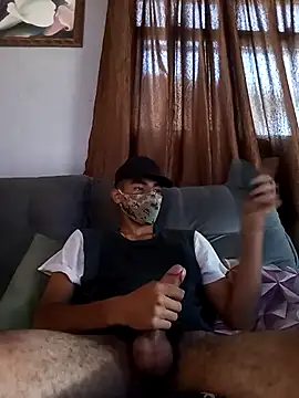 Snapshot of LuizzzFilipe chatting on April 4, 7:22 pm LuizzzFilipe online show from April 4, 7:22 pm