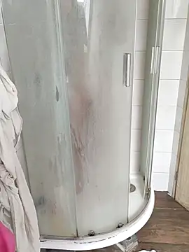 Snapshot of LadyFontaine chatting on April 5, 9:39 am LadyFontaine online show from April 5, 9:39 am