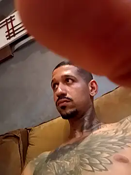 Snapshot of bingo83 chatting on April 4, 10:29 pm bingo83 online show from April 4, 10:29 pm