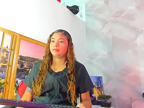 Snapshot of EllyBloom chatting on April 5, 2:03 pm EllyBloom online show from April 5, 2:03 pm