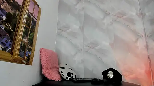 Snapshot of EllyBloom chatting on June 14, 1:35 pm EllyBloom online show from June 14, 1:35 pm