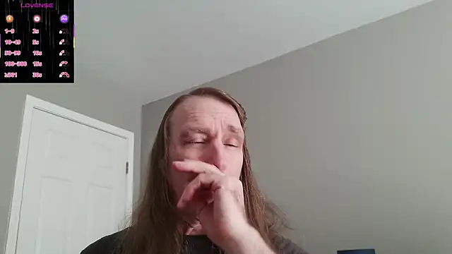 Snapshot of Magnus_Luv chatting on June 5, 12:44 pm Magnus Luv online show from June 5, 12:44 pm