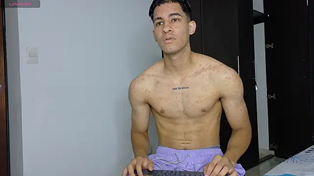 Snapshot of JakeMonroe chatting on April 8, 2:06 pm JakeMonroe online show from April 8, 2:06 pm