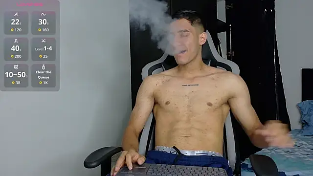 Snapshot of JakeMonroe chatting on May 6, 3:39 pm JakeMonroe online show from May 6, 3:39 pm