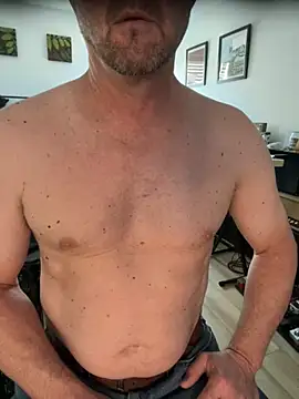 Snapshot of GeetarLuvver chatting on April 5, 5:32 pm GeetarLuvver online show from April 5, 5:32 pm