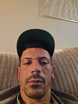 Snapshot of CubanFashion chatting on April 5, 5:48 am CubanFashion online show from April 5, 5:48 am