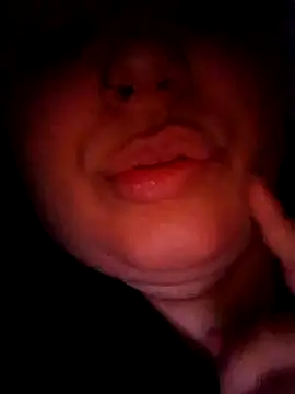 Snapshot of criscvwolff99 chatting on April 7, 3:51 am criscvwolff99 online show from April 7, 3:51 am