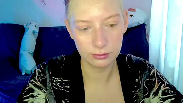 Snapshot of earn_my_lily chatting on April 18, 6:50 am earn my lily online show from April 18, 6:50 am