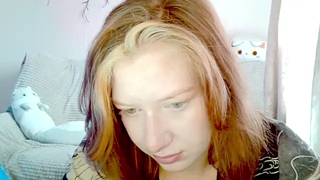 Snapshot of earn_my_lily chatting on April 23, 7:09 am earn my lily online show from April 23, 7:09 am