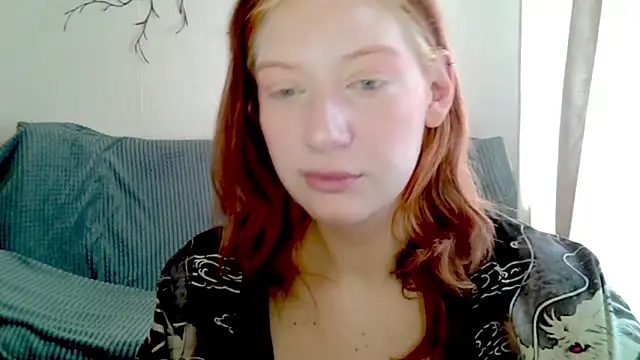 Snapshot of earn_my_lily chatting on April 28, 7:35 am earn my lily online show from April 28, 7:35 am