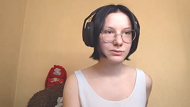 Snapshot of HighLense chatting on April 6, 7:31 am HighLense online show from April 6, 7:31 am