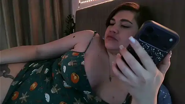 miss preggie online show from April 27, 6:39 pm