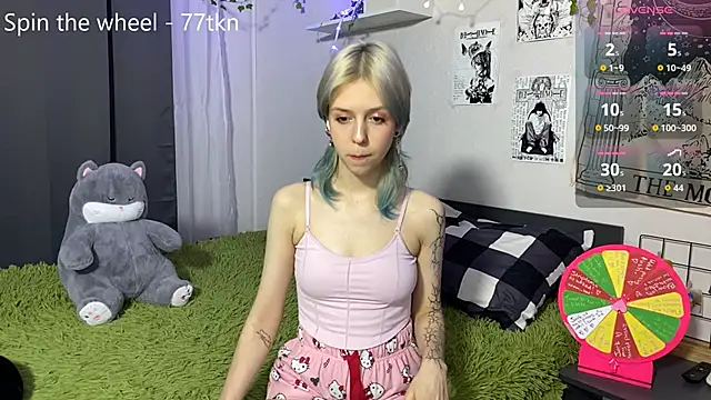 Snapshot of LunaBless chatting on June 9, 9:37 pm LunaBless online show from June 9, 9:37 pm