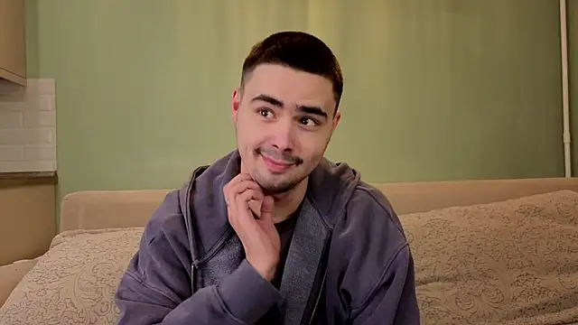 Snapshot of Badaiiiii77 chatting on April 5, 4:48 pm Badaiiiii77 online show from April 5, 4:48 pm