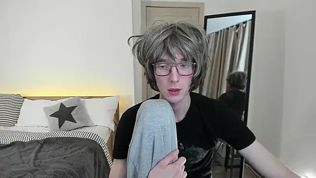 schizophrenic dog online show from April 15, 9:37 pm