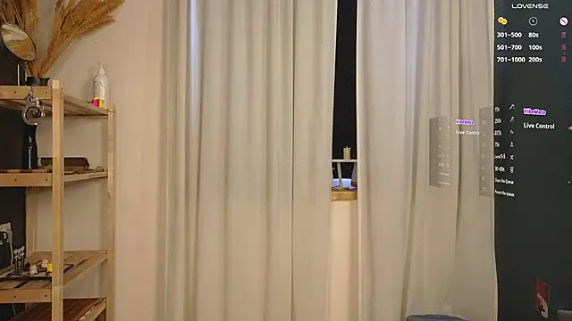 Snapshot of twistedlatte chatting on April 6, 6:25 am twistedlatte online show from April 6, 6:25 am