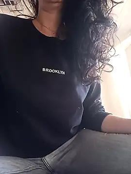 Snapshot of dua-lippa chatting on April 7, 6:25 am dua-lippa online show from April 7, 6:25 am