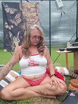 Snapshot of Blondejenn chatting on June 9, 11:11 am Blondejenn online show from June 9, 11:11 am