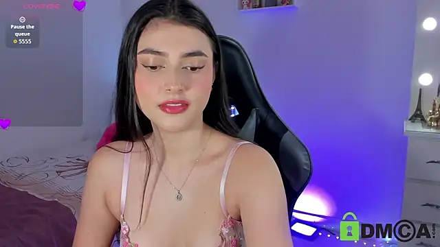 esmeralda le online show from June 14, 12:18 pm