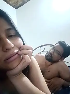 Snapshot of SantiMia chatting on April 6, 12:52 am SantiMia online show from April 6, 12:52 am