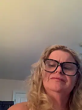 Love Lee xo online show from May 12, 12:19 am