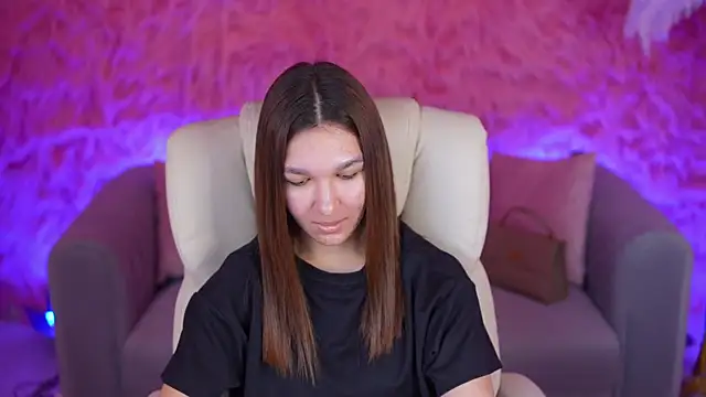 Snapshot of ViolettStar_ chatting on April 6, 7:31 am ViolettStar online show from April 6, 7:31 am